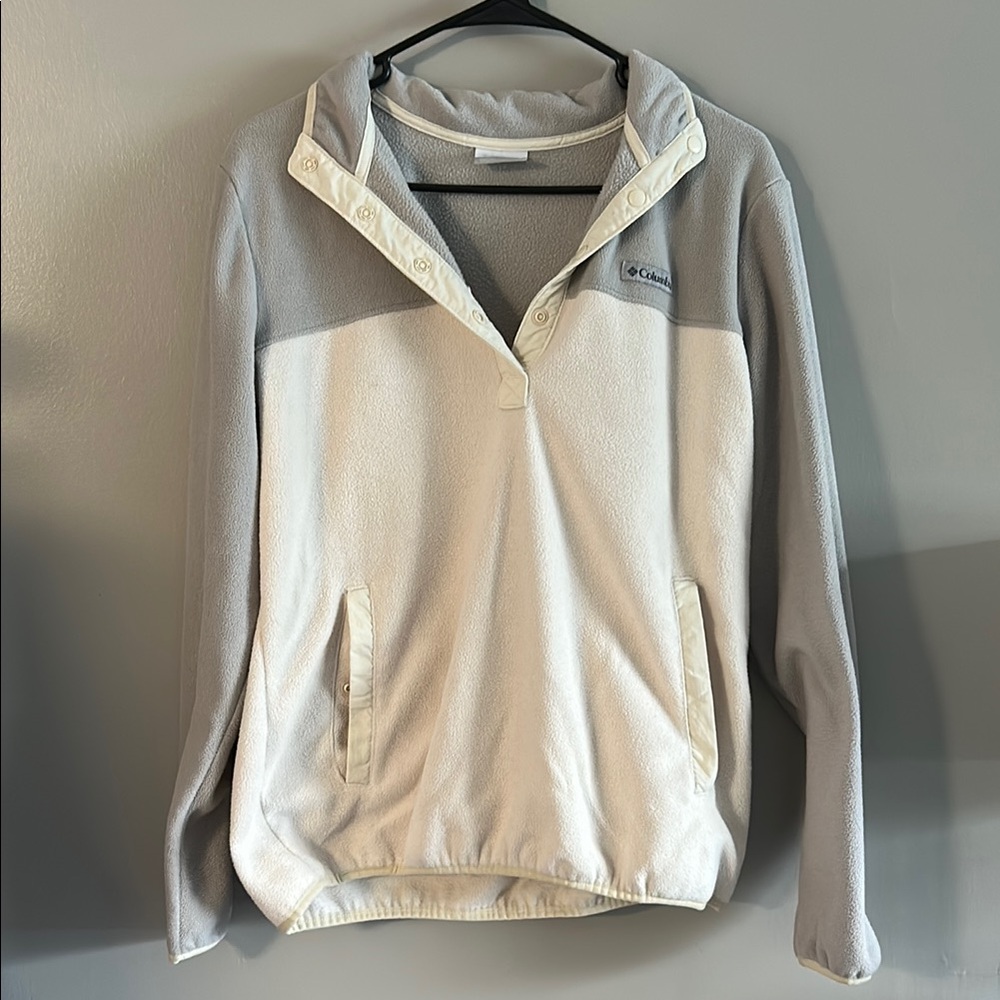 Columbia Gray and Cream V-Neck Quarter Button Up